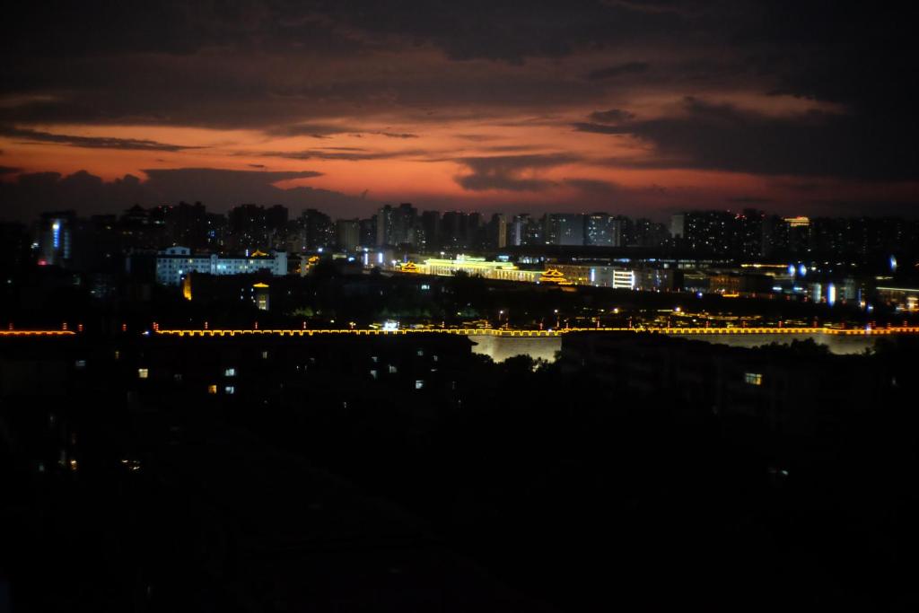 Galería fotográfica de Ygirls 歪好 西安明城墙 火车站 永兴坊 大明宫 近地铁站 大床房 可做饭 en Xi'an