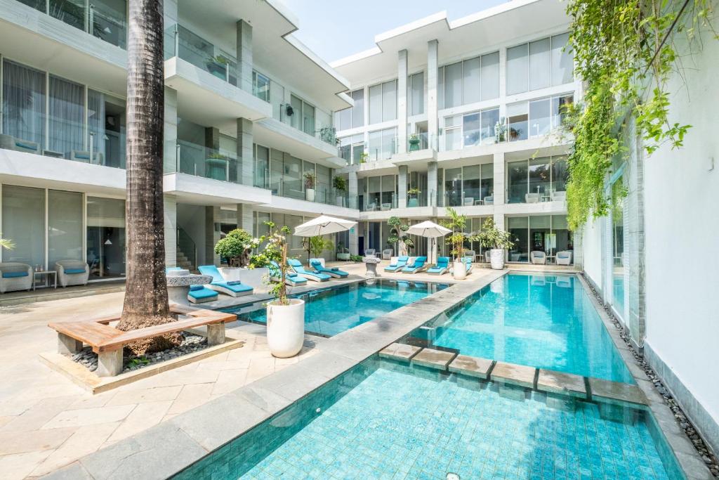 Bazén v ubytování AQ-VA Hotel & Villas Seminyak nebo v jeho okolí