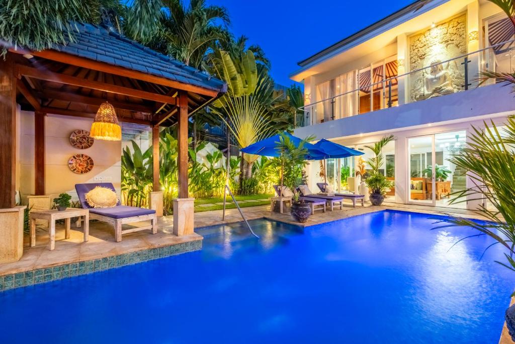 Bazén v ubytování AQ-VA Hotel & Villas Seminyak nebo v jeho okolí