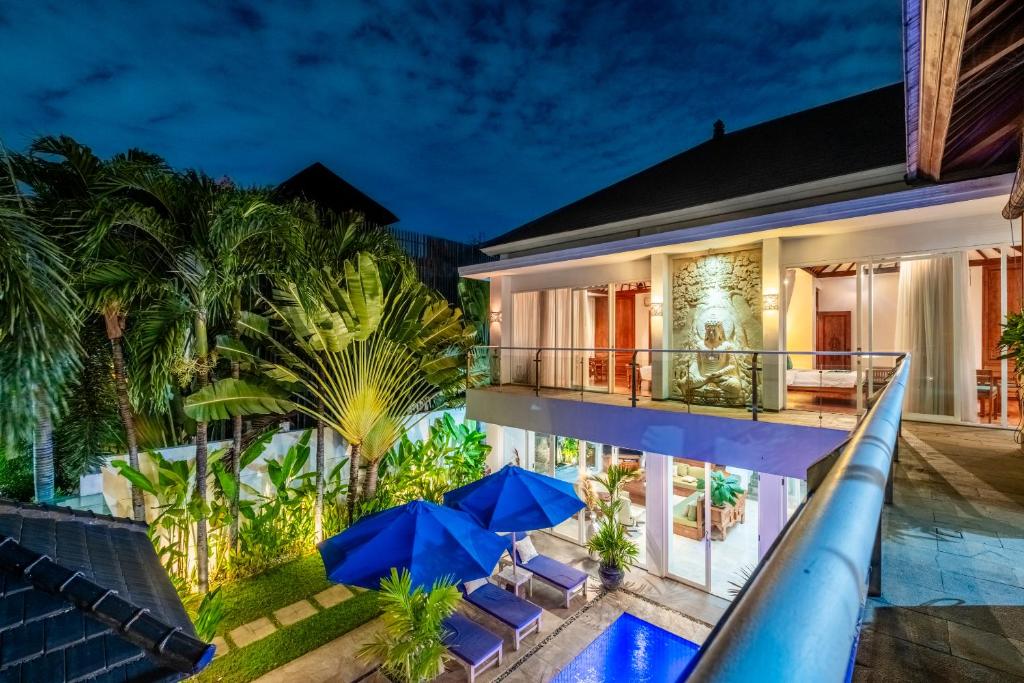 Bazén v ubytování AQ-VA Hotel & Villas Seminyak nebo v jeho okolí