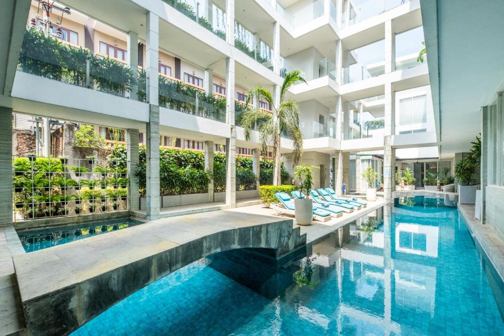 Bazén v ubytování AQ-VA Hotel & Villas Seminyak nebo v jeho okolí