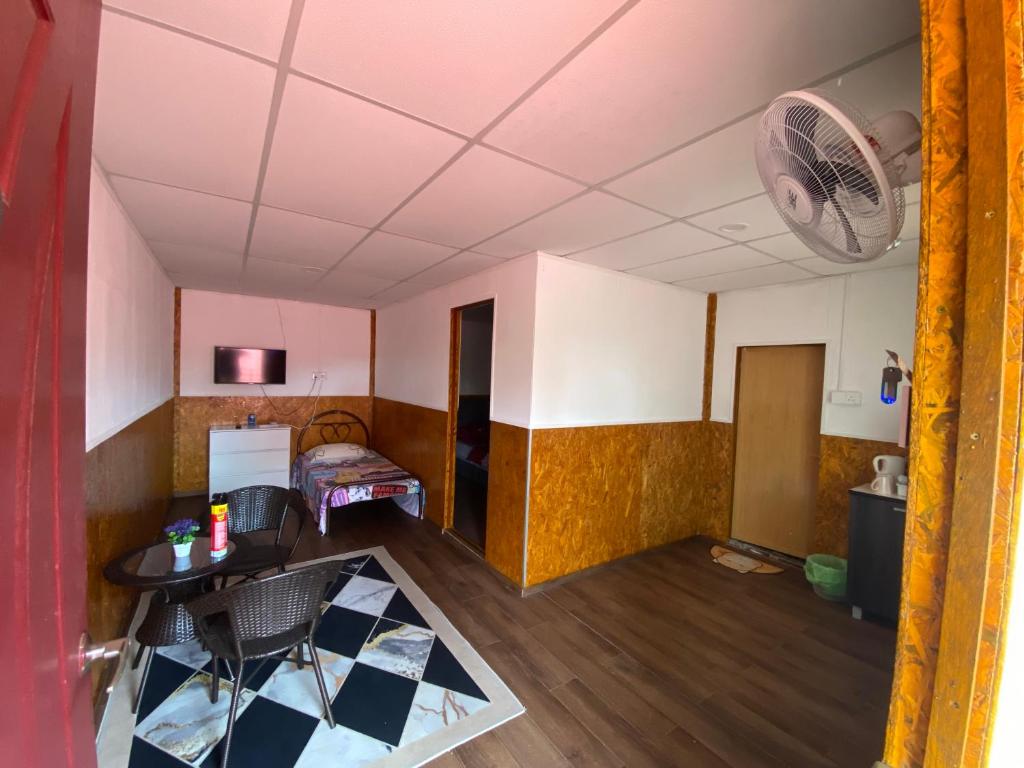 Postel nebo postele na pokoji v ubytování Dalya's Roomstay