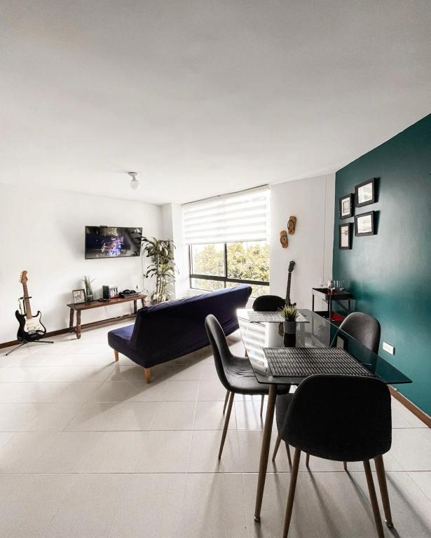 Μια τηλεόραση ή/και κέντρο ψυχαγωγίας στο Art Chill Studio