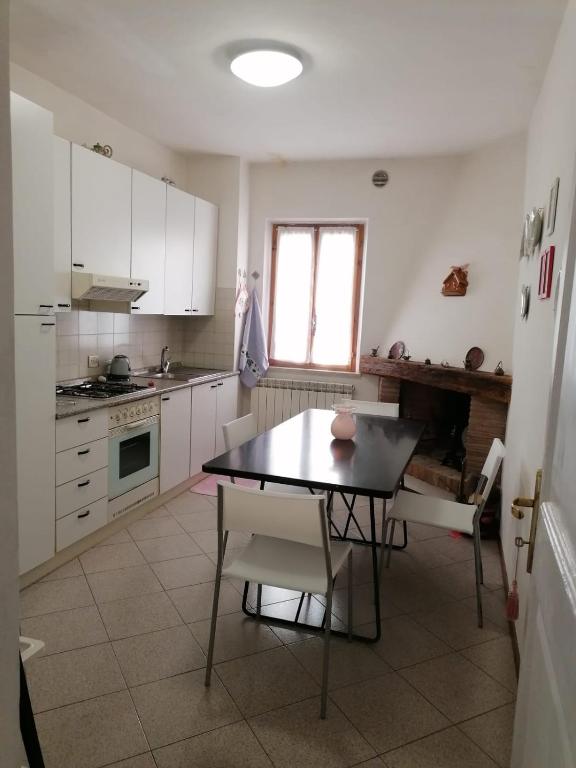 Kuchyňa alebo kuchynka v ubytovaní Residenza Le Ortensie
