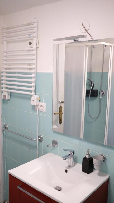 A bathroom at NEW, True-stevere Amazing Double Bed for 5 pax