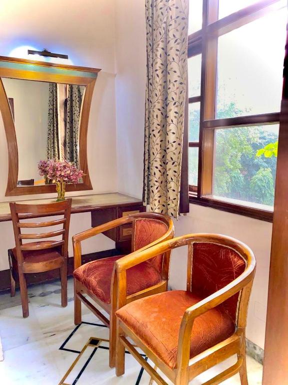 Posezení v ubytování Hotel C Park - 2 mins from Karol Bagh Metro Station, New Delhi