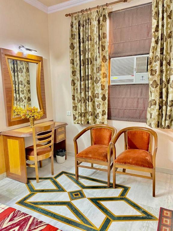 Posezení v ubytování Hotel C Park - 2 mins from Karol Bagh Metro Station, New Delhi