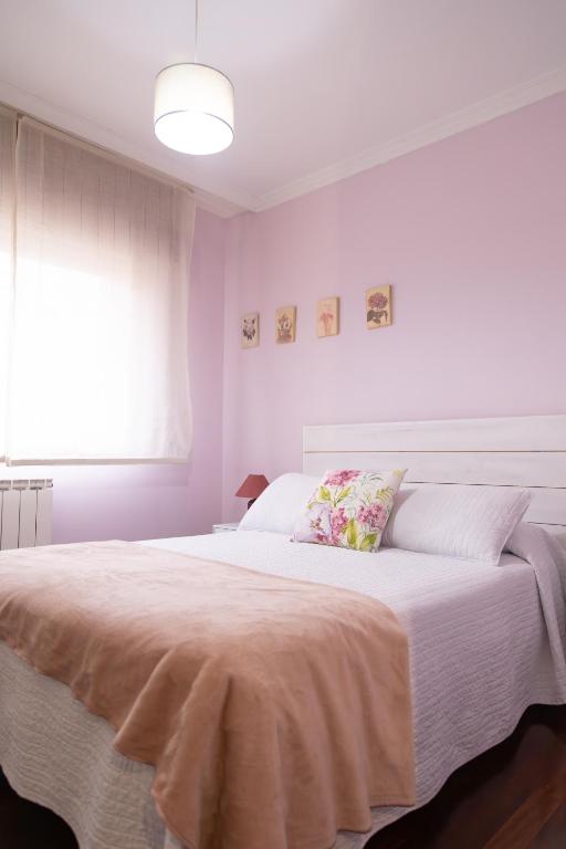 Posteľ alebo postele v izbe v ubytovaní Apartamento completo, amplio, muy iluminado y con plaza de garaje incluida.