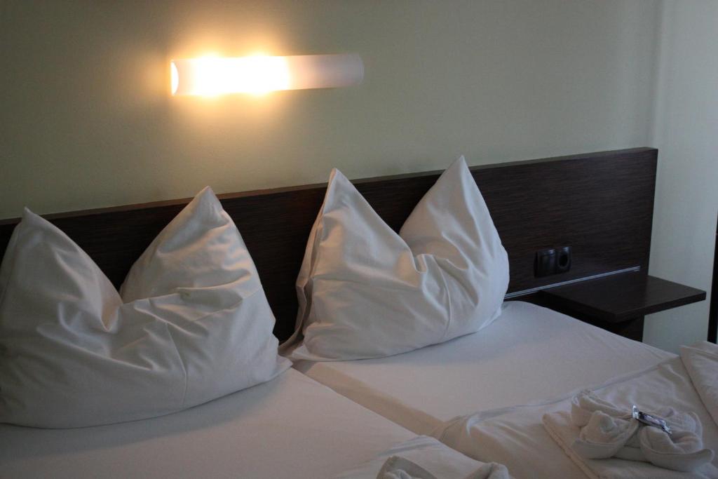 Posteľ alebo postele v izbe v ubytovaní Parkhotel Eisenstadt