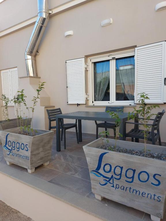 Posezení v ubytování Loggos Apartments