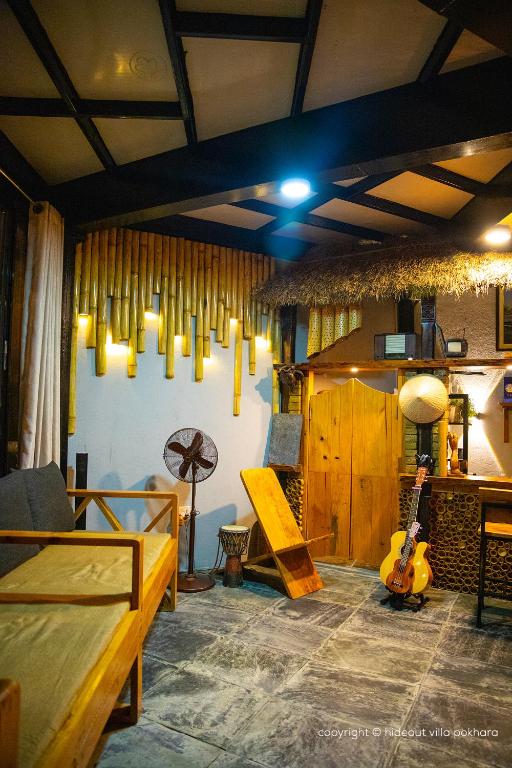 Posezení v ubytování The Hideout Villa Pokhara