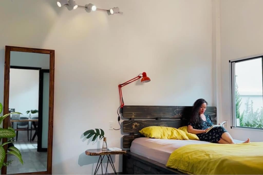 Postel nebo postele na pokoji v ubytování Thỏ Non Garden - Bảo Lộc Center #3BR