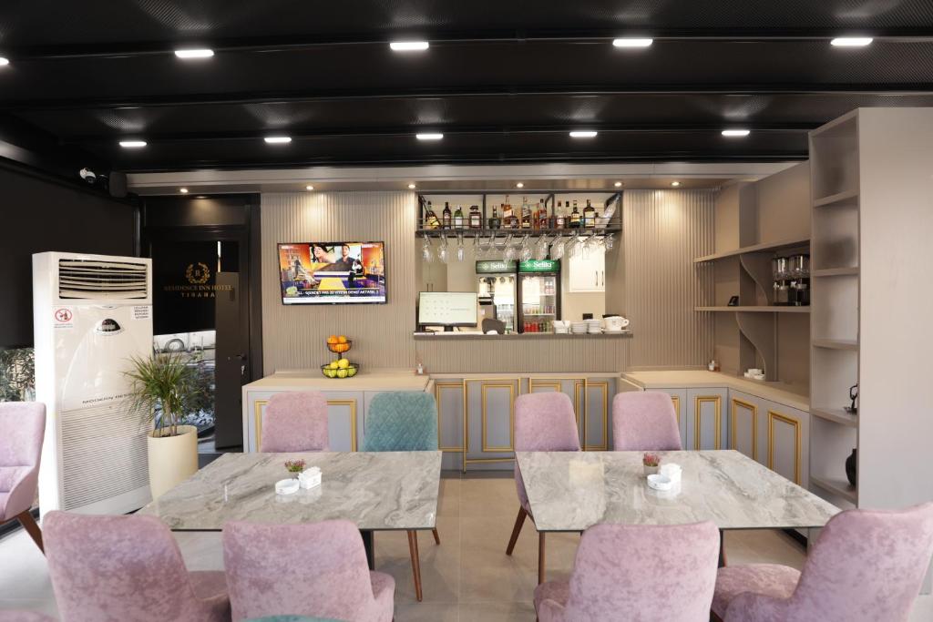 Nápoje v ubytování Residence Inn Tirana