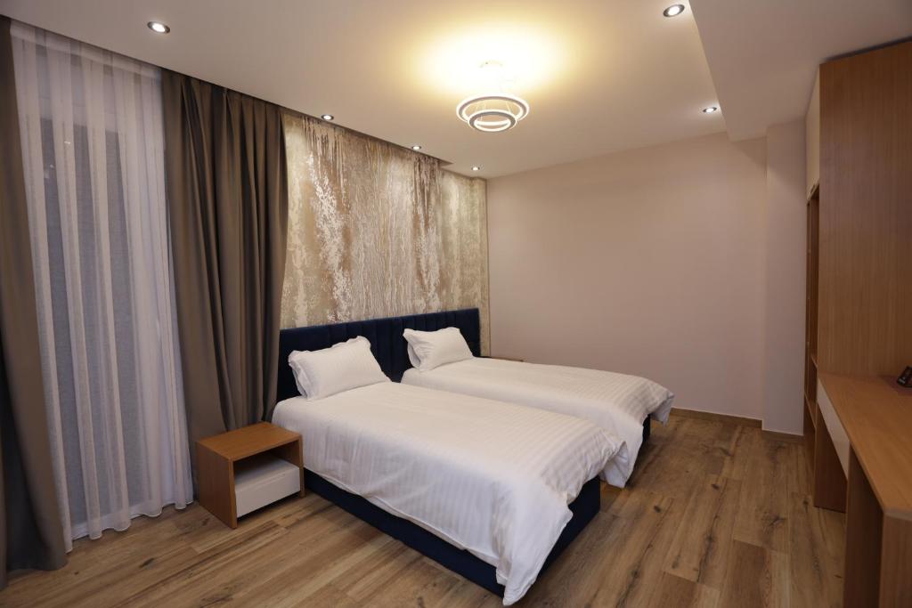 Postel nebo postele na pokoji v ubytování Residence Inn Tirana