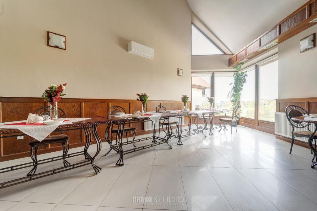 Restaurace v ubytování Pensjonat EDEN Maniowy