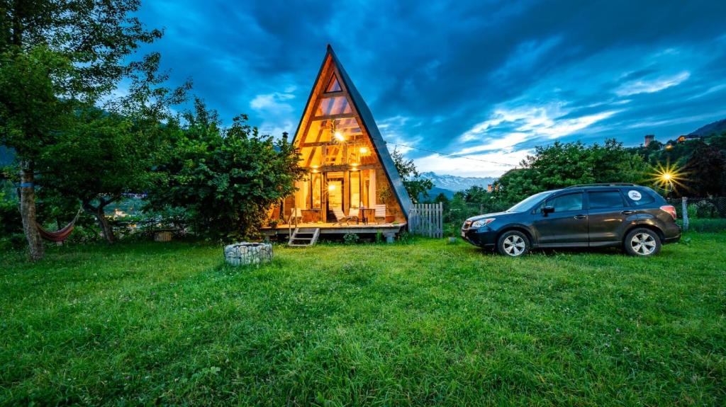 Zahrada ubytování A-frame mestia