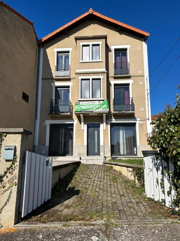 Budova, kde se aparthotel nachází