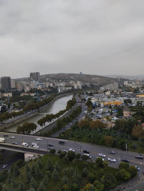 Nespecifikovaný výhled na destinaci Tbilisi nebo výhled na město při pohledu z hotelu