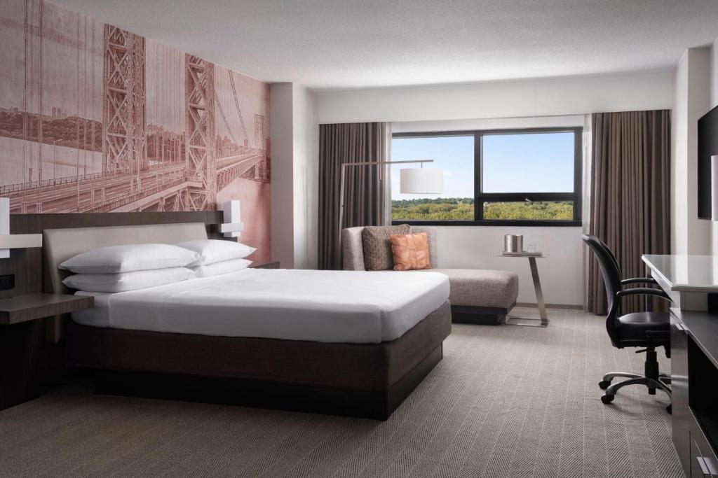 Teaneck Marriott at Glenpointe - Housity