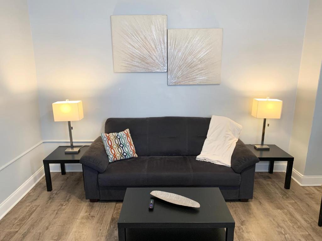 Modern Dog Friendly 1BD-1BA Apt in Federal Hill - Housity
