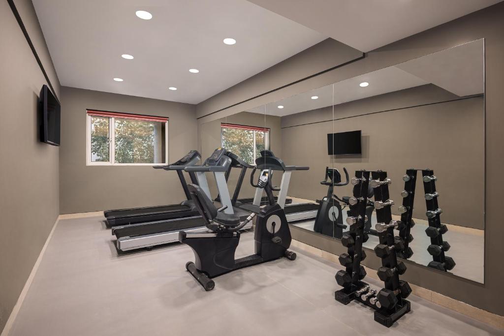 Fitness centrum a/nebo fitness zařízení v ubytování Ginger Ahmedabad Vastrapur