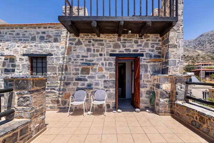Balkon lub taras w obiekcie Traditional stone house by the sea...