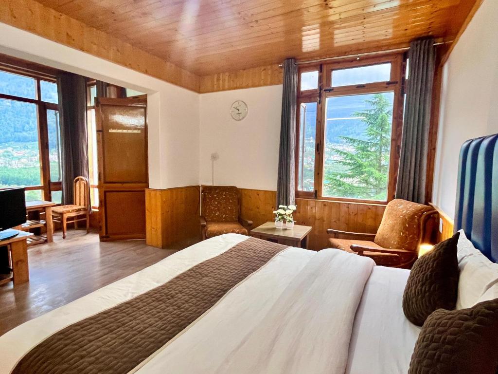 Postel nebo postele na pokoji v ubytování Himalayan River Mountain View 2 Bedrooms Cottage, Manali