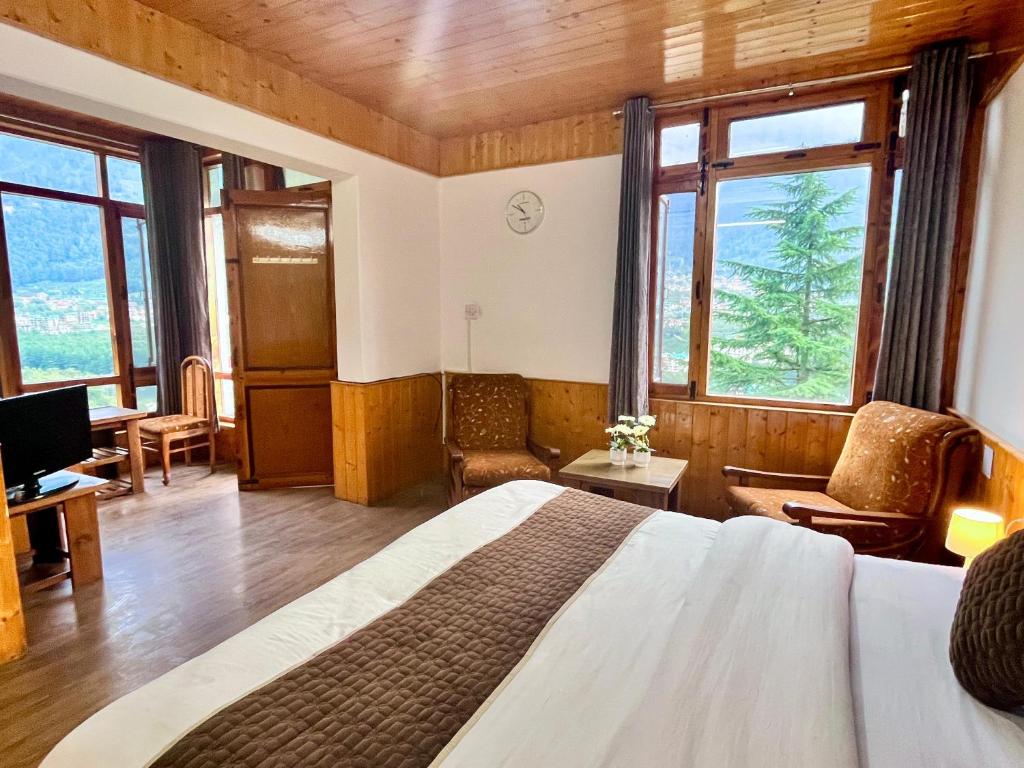 Voodi või voodid majutusasutuse Himalayan Crescent 2 bedroom luxury independent Villas Manali toas