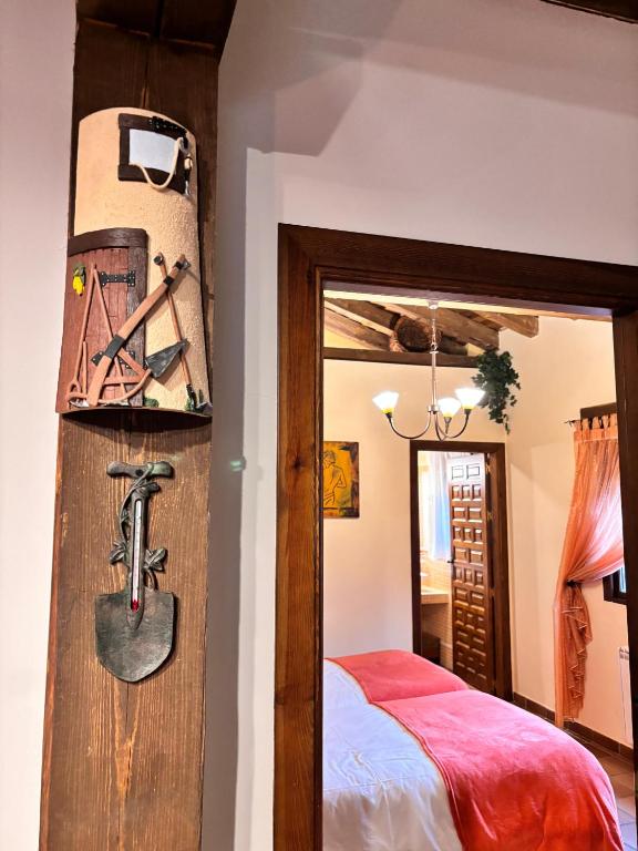 a room with a bed and a pair of skis on the wall at Casa Rural Los Regajales in Tenzuela