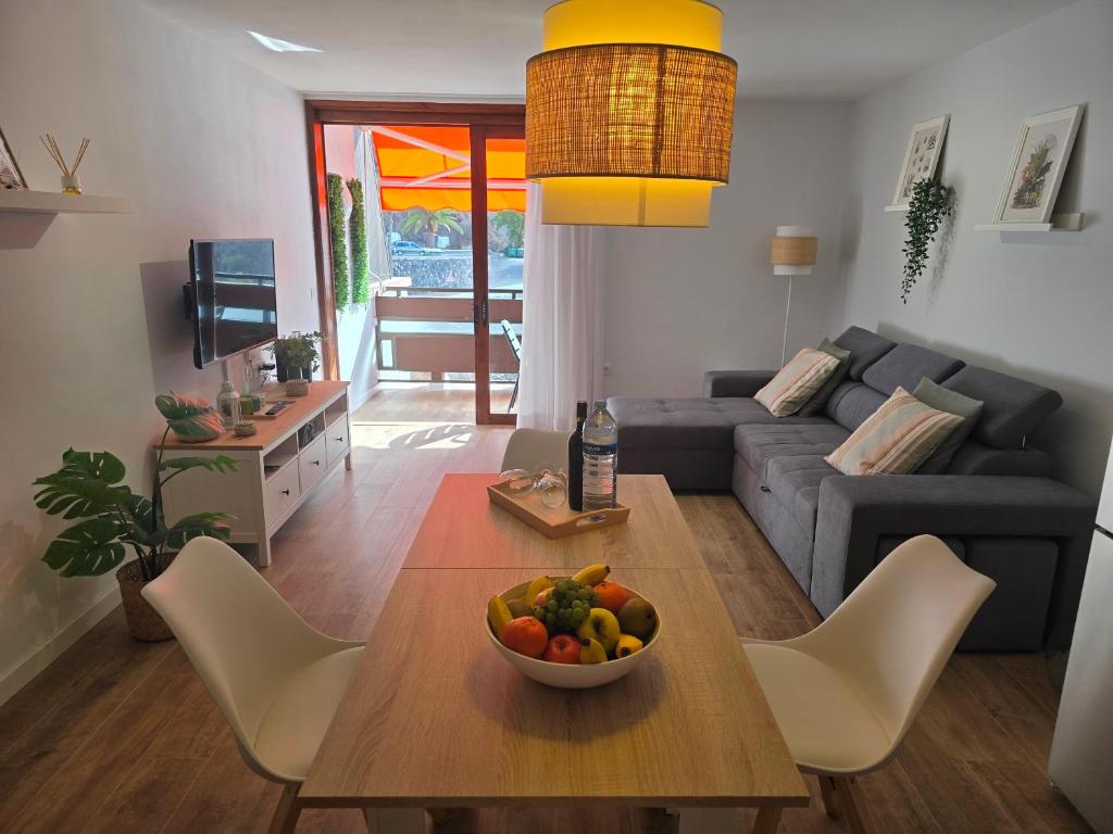 a living room with a table with a bowl of fruit on it at Beach Apartment Mar del Norte in San Marcos