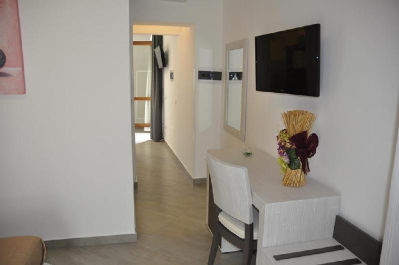 A television and/or entertainment centre at B&B Il Sole