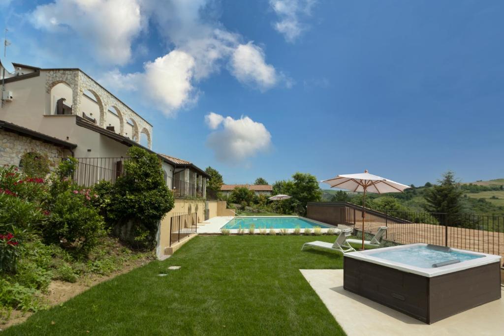 Bazén v ubytování Luce Boutique Hotel nebo v jeho okolí