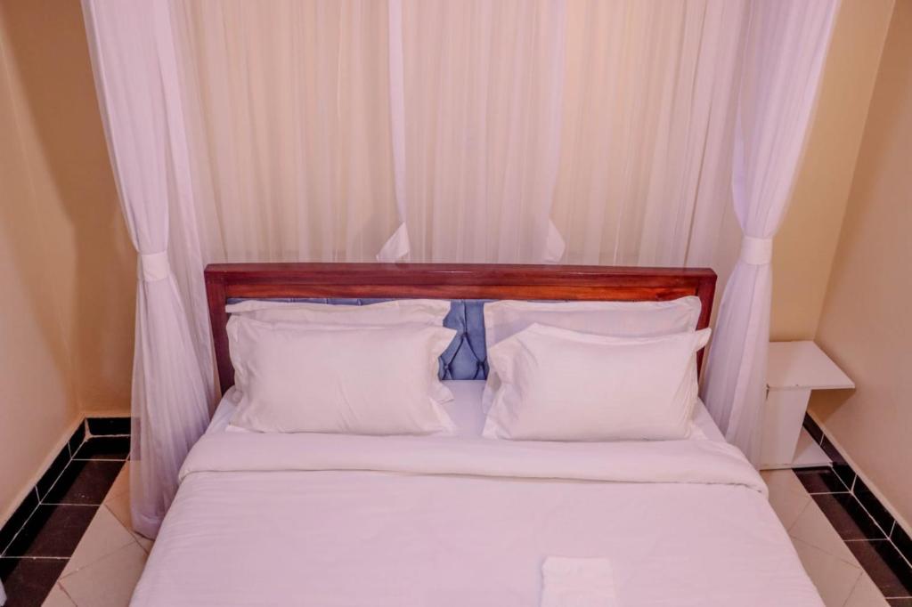 Postel nebo postele na pokoji v ubytování Dayo Suites and Hotel