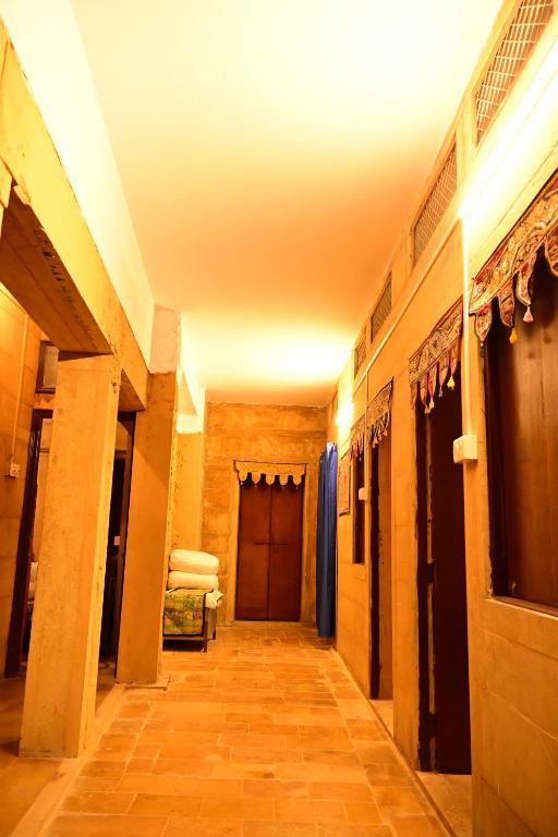 Postel nebo postele na pokoji v ubytování Hotel Fotiya jaisalmer