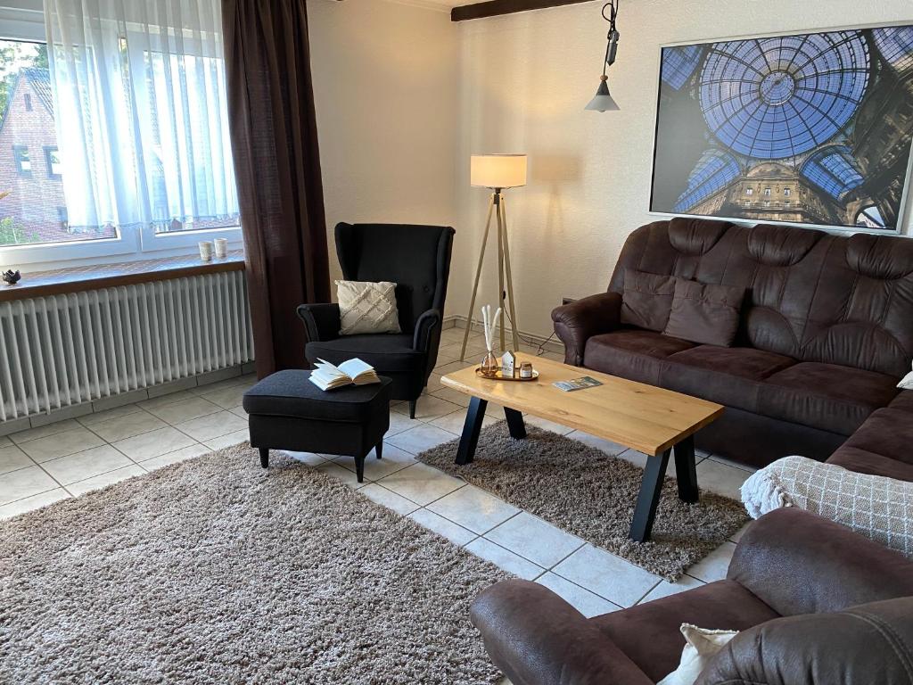a living room with a couch and a coffee table at Ferienwohnung an der Nordsee in Schortens