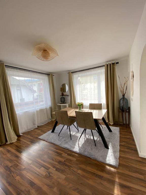 Posezení v ubytování ART - Apartments by Alfi with Balcony & FREE Parking