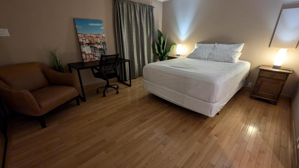 Una cama o camas en una habitación de Auberge de nos Aieux