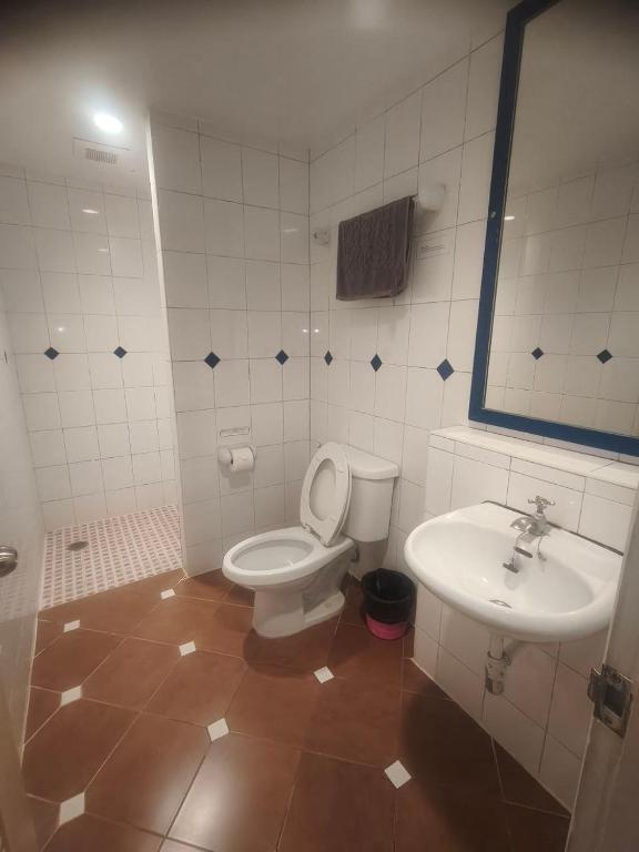 Koupelna v ubytování Bonanza Patong Hotel