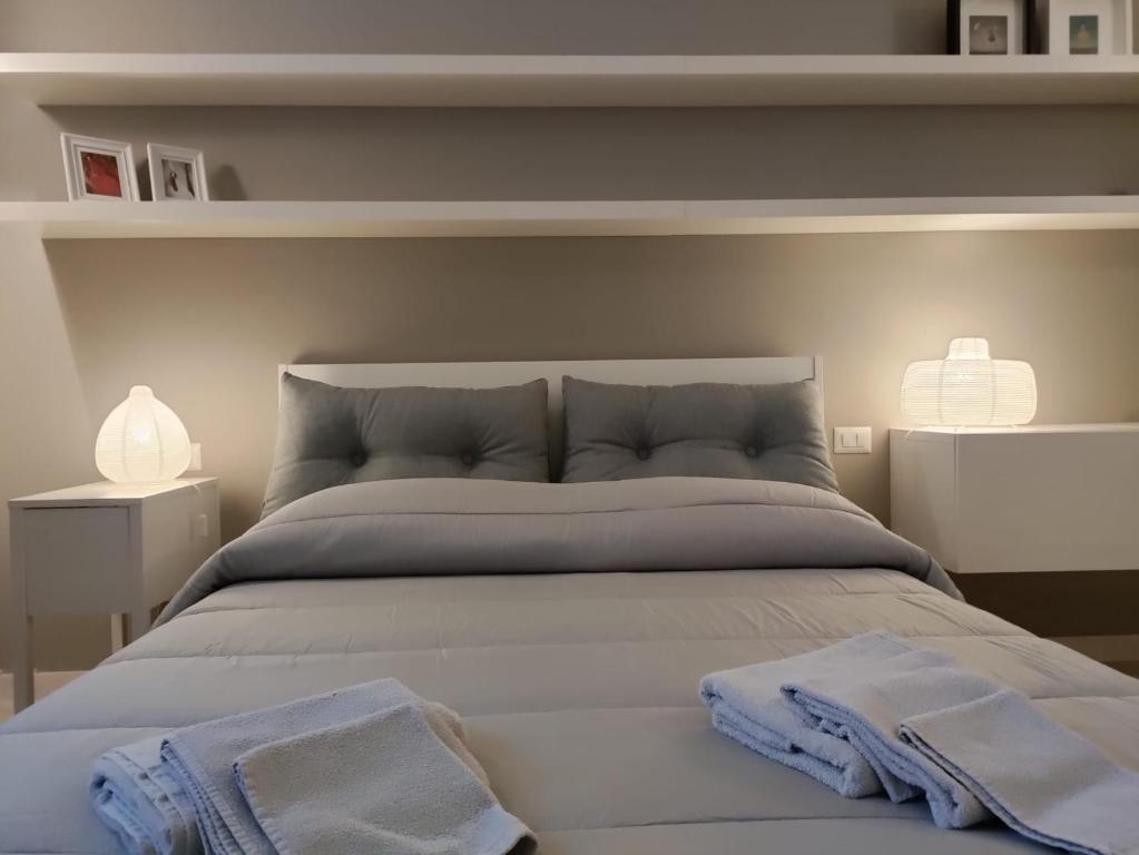Postel nebo postele na pokoji v ubytování Loft Nel Borgo