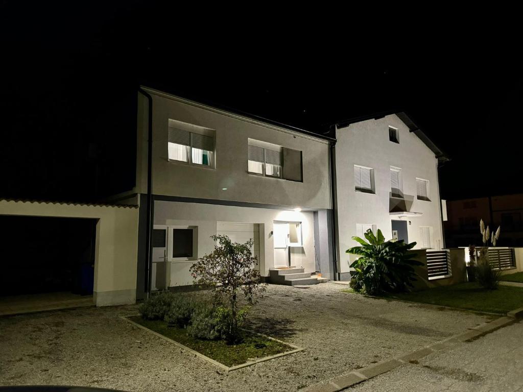 Apartment Luxury B - 4