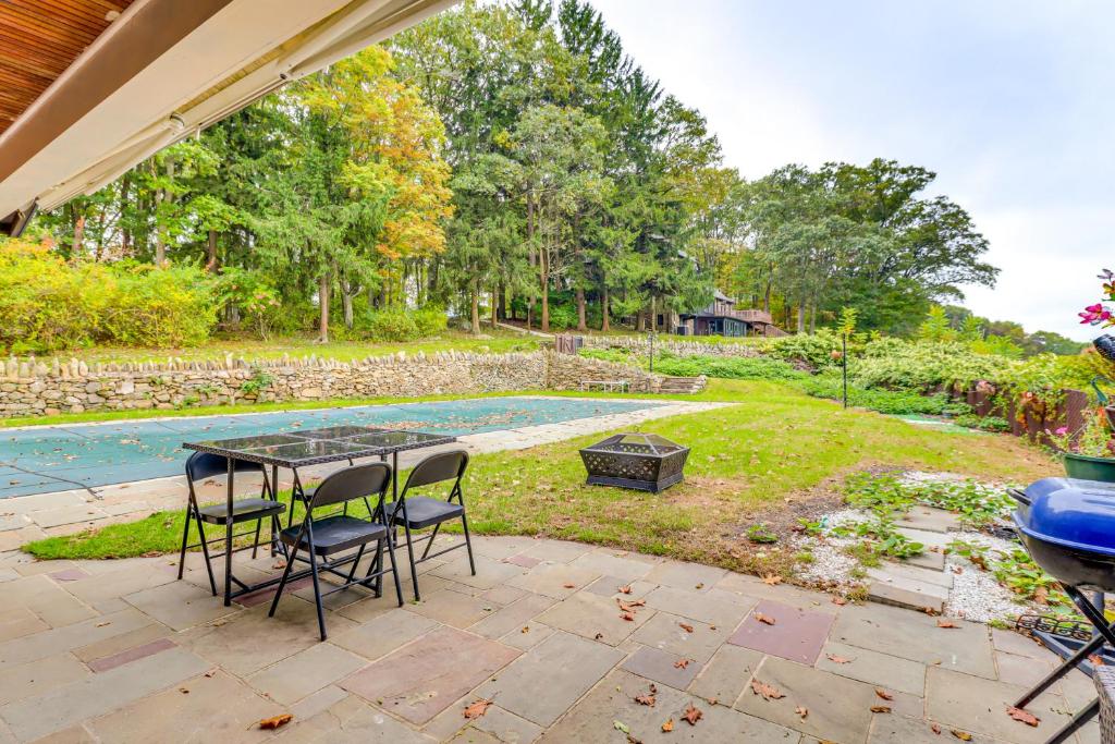 Zahrada ubytování Hot Tub and Mtn Views Expansive Hazleton Retreat