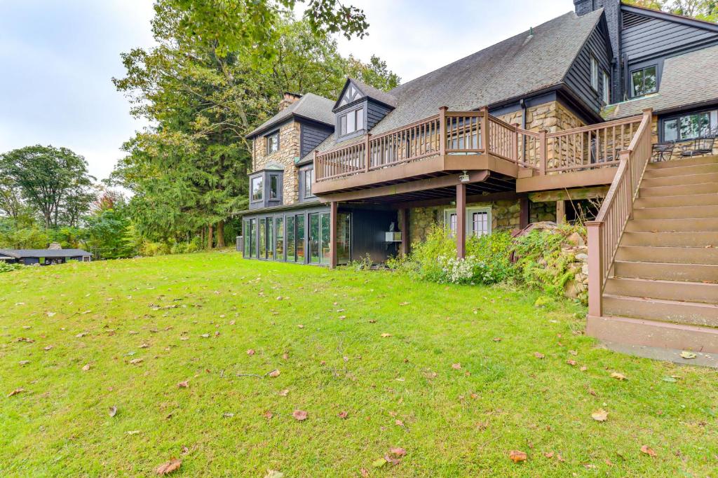 Zahrada ubytování Hot Tub and Mtn Views Expansive Hazleton Retreat