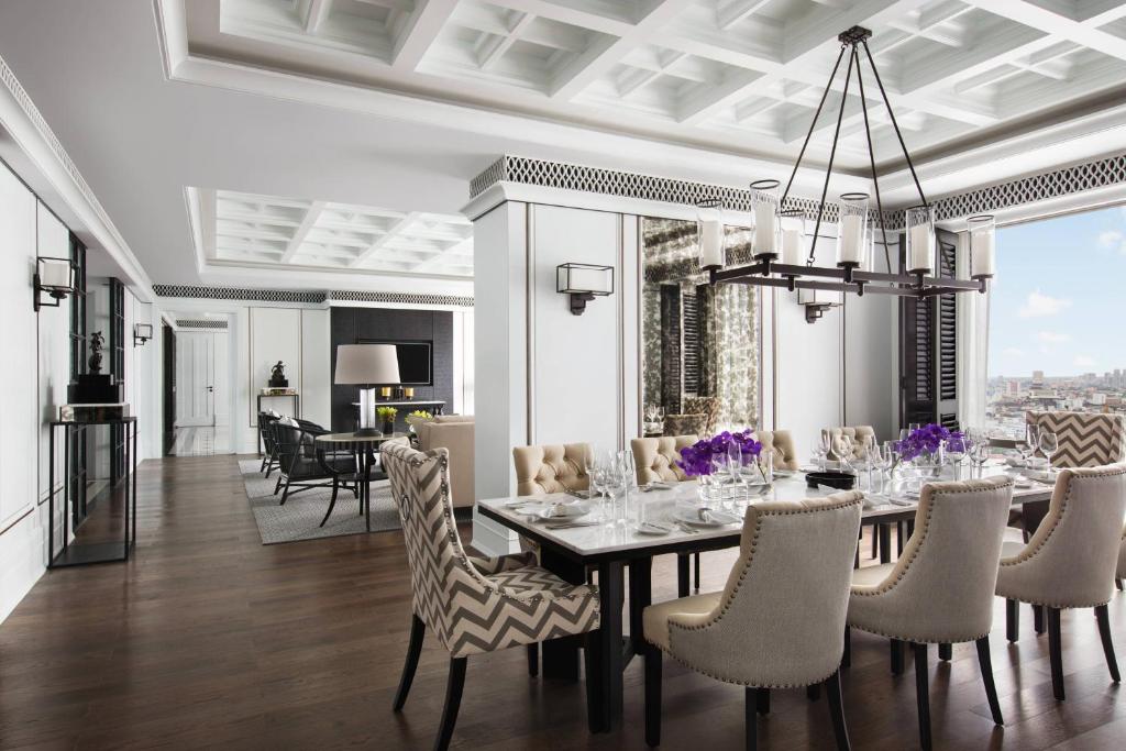 Khu vực ghế ngồi tại Bangkok Marriott Hotel The Surawongse