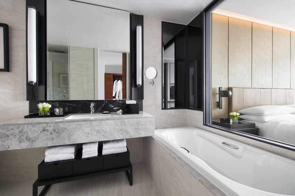 Phòng tắm tại Bangkok Marriott Hotel The Surawongse