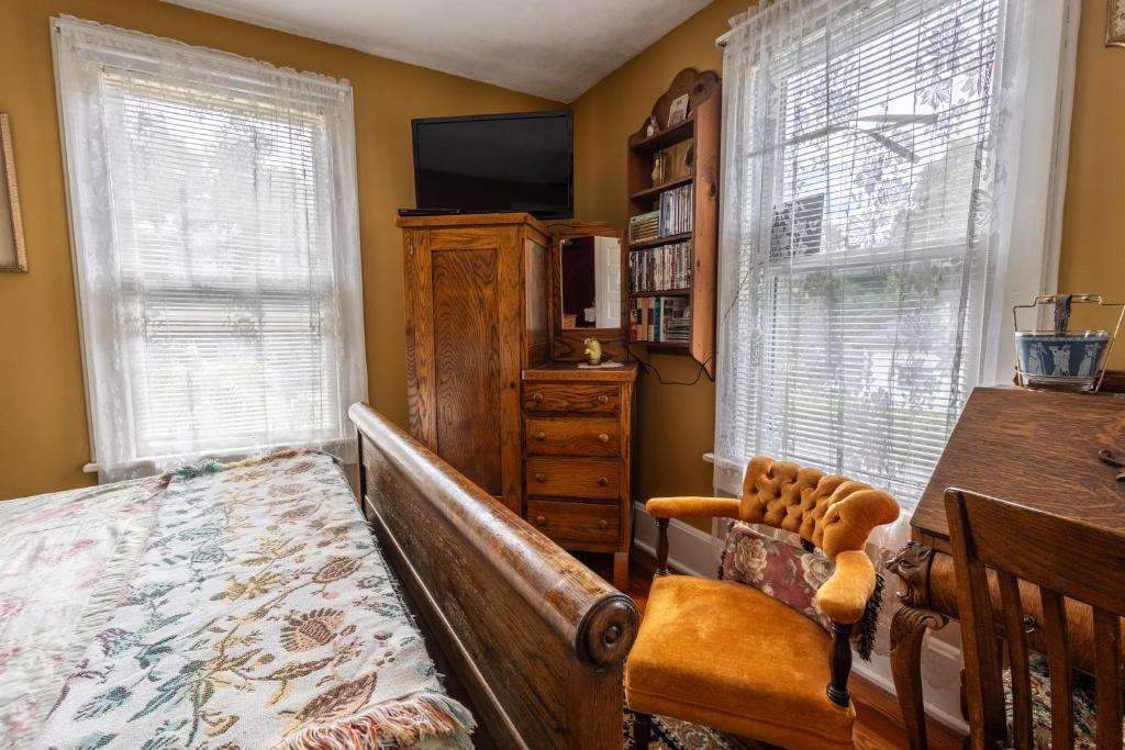 The Alling House photo