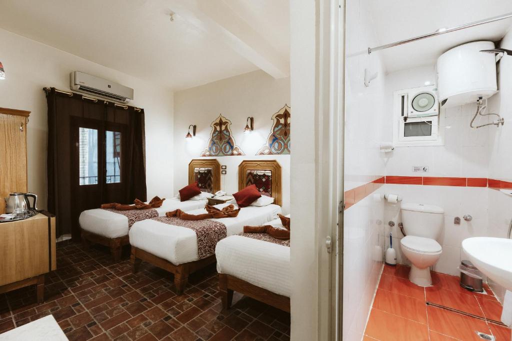Postel nebo postele na pokoji v ubytování Nefertiti Hotel Luxor