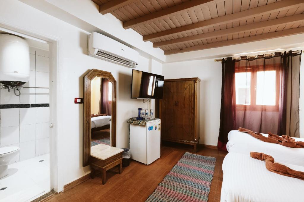 Postel nebo postele na pokoji v ubytování Nefertiti Hotel Luxor