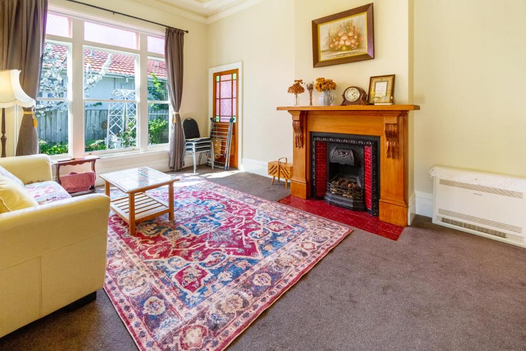 Charming 3-Bedroom Retreat - Resim 21