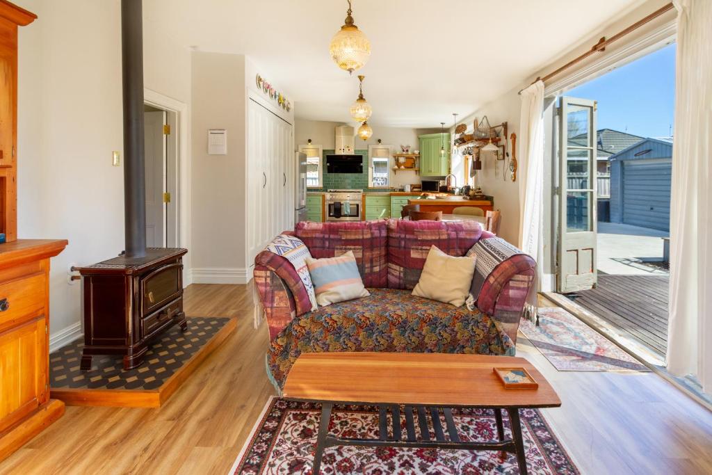 Charming 3-Bedroom Retreat - Resim 8