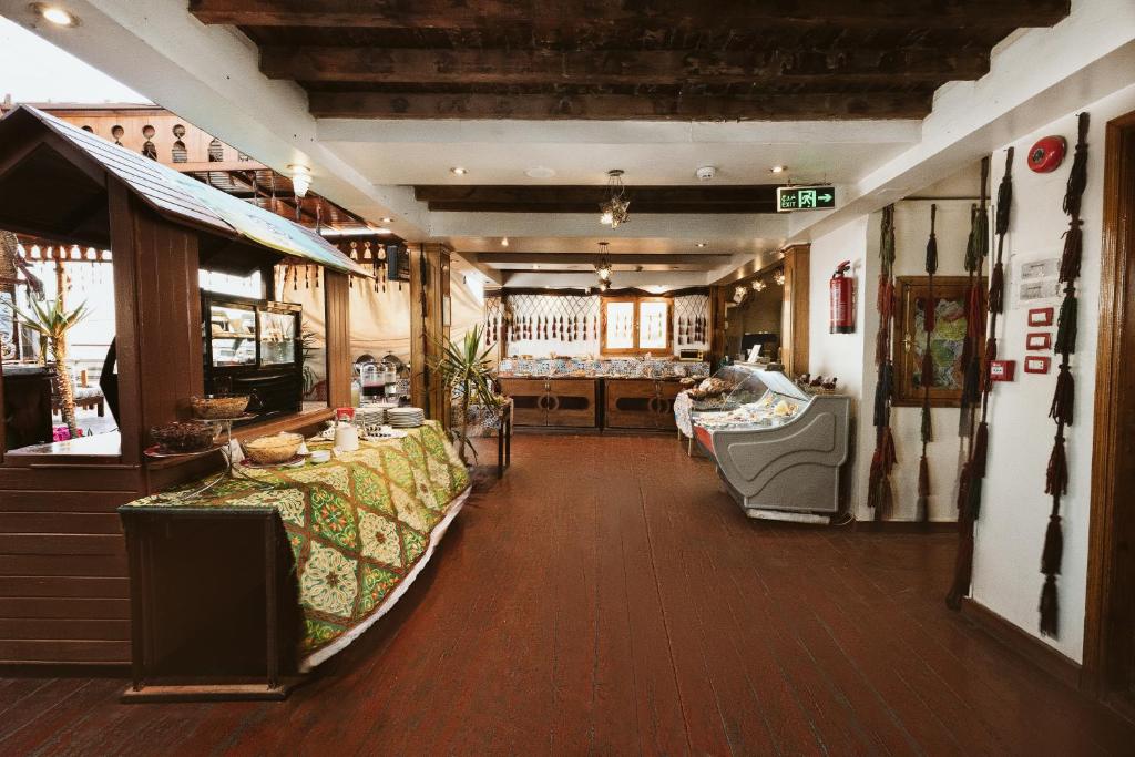 Postel nebo postele na pokoji v ubytování Nefertiti Hotel Luxor